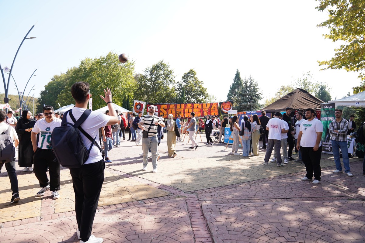 Sakarya Üniversitesinde Öğrenci Toplulukları Tanıtım Günleri Başladı!