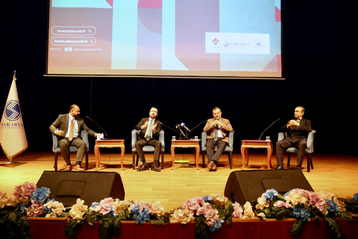 Sakarya Üniversitesinde düzenlenen sempozyumda ″Göç ve Medya″ paneli gerçekleştirildi