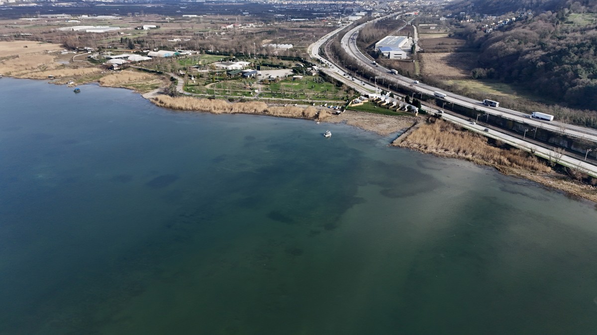 Sapanca Gölü'nün su seviyesi yağışlarla arttı