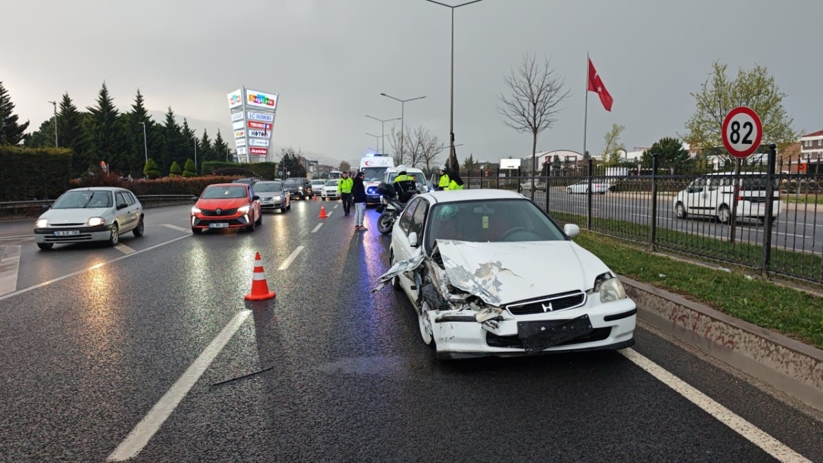 Bursa'da zincirleme kazada 4 kişi yaralandı