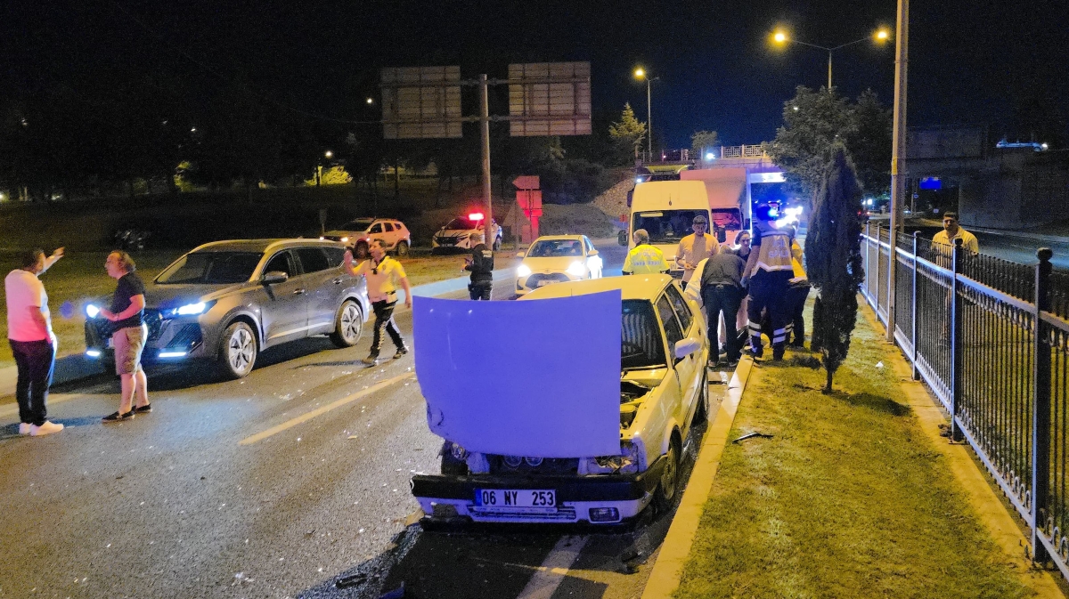 Bursa'da zincirleme trafik kazasında 4 kişi yaralandı