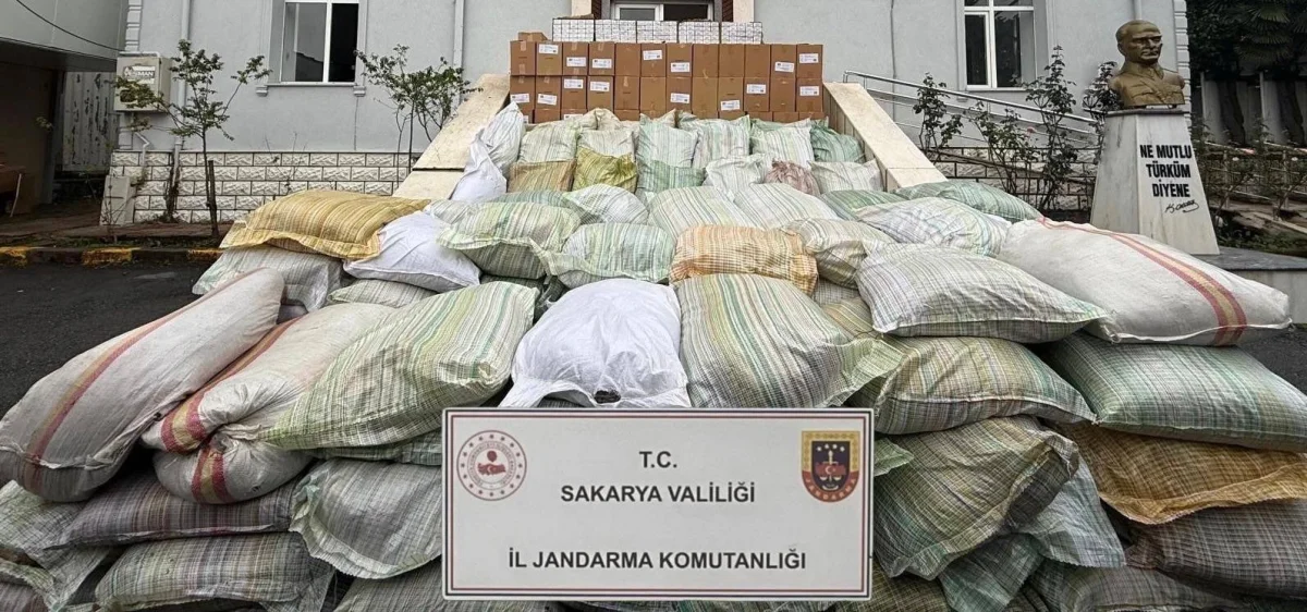 Sakarya'da 4 Ton Kaçak Tütün ve Makaron Ele Geçirildi