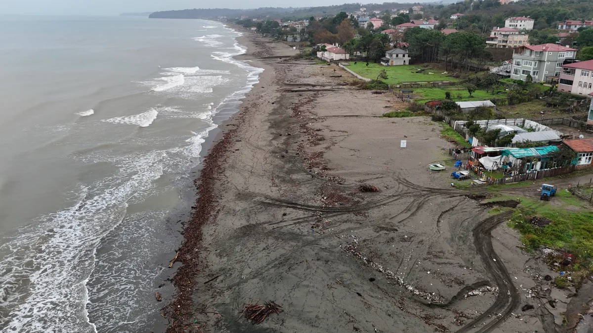 Sakarya'da Sağanak Sonrası Deniz Rengi Değişti