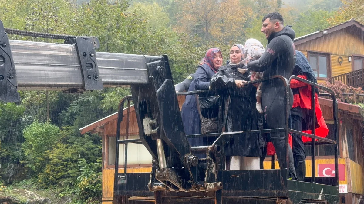 Sakarya'da Sağanak Sonrası Mahsur Kalanlar Kurtarıldı