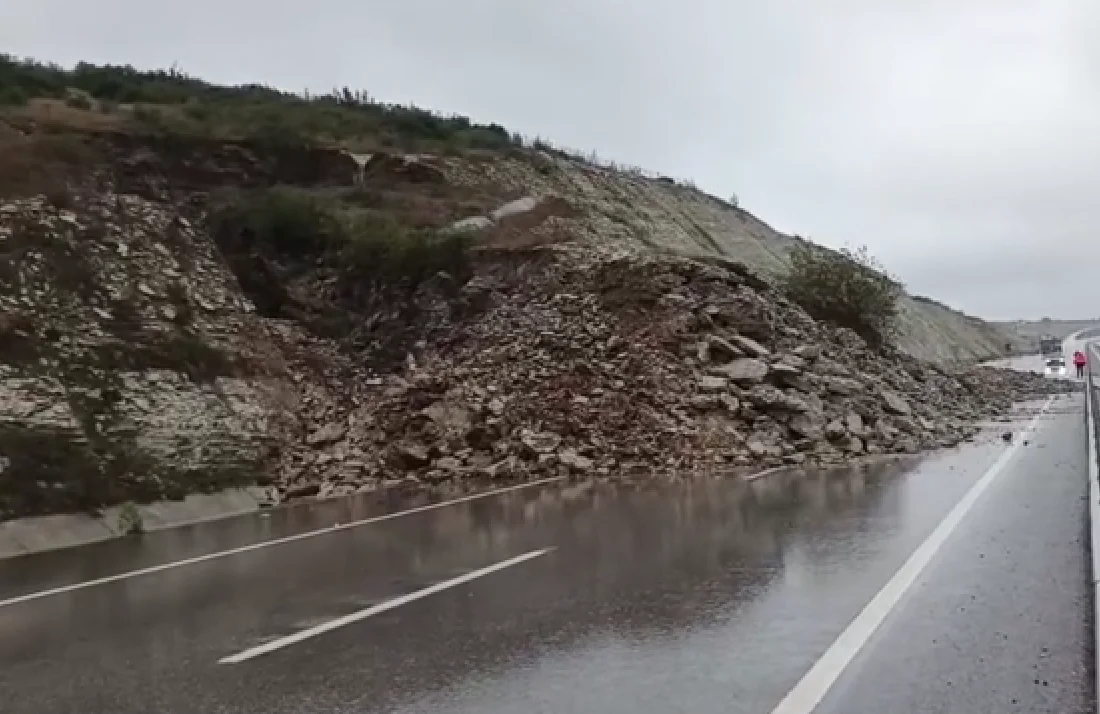 Kandıra-İzmit Yolu Toprak Kayması Sonrası Alternatif Açıldı