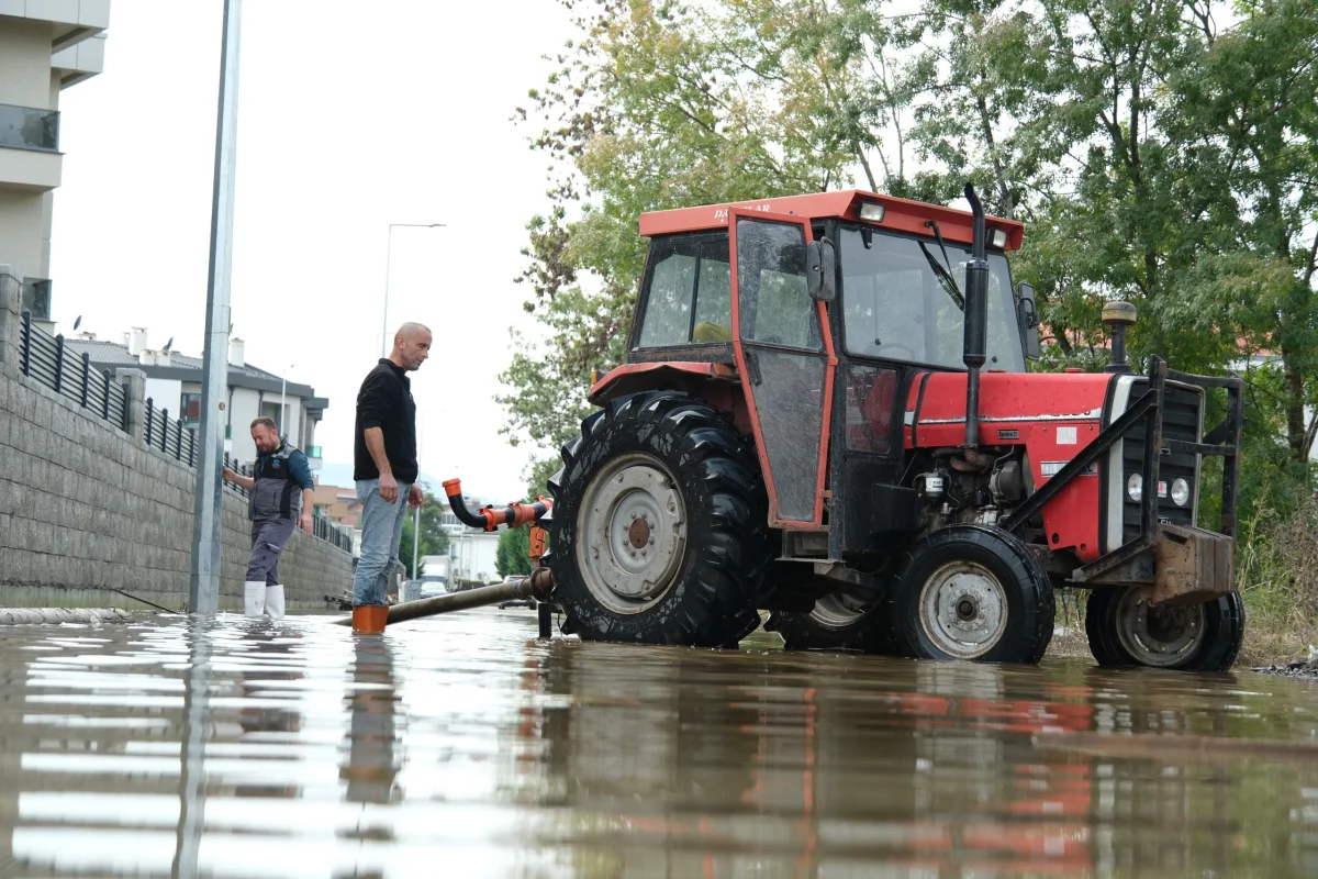 Serdivan'da Yağış Sonrası Ekipler Sahada Çalışıyor