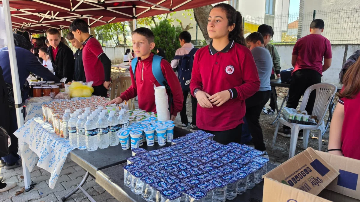 Sakarya'da Öğrencilerden Eğitime Destek Kermesi