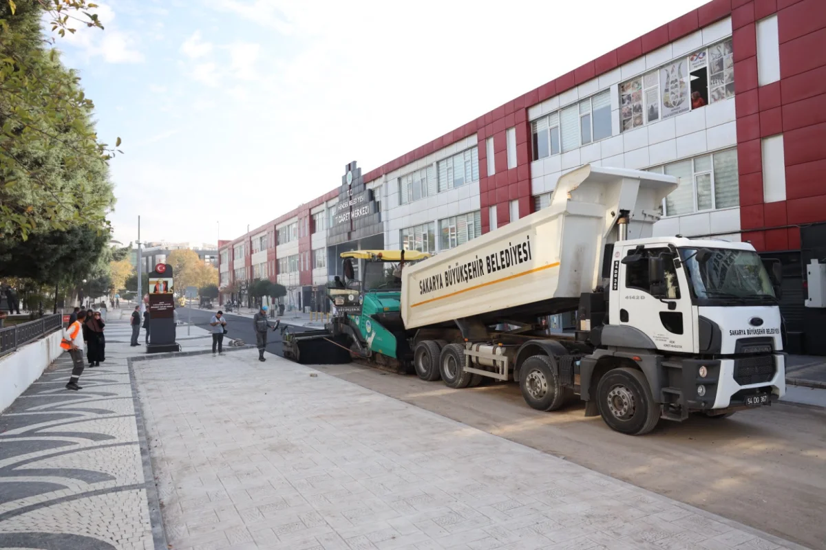 Hendek'e 1500 Ton Asfalt: Ulaşım Konforu Artıyor