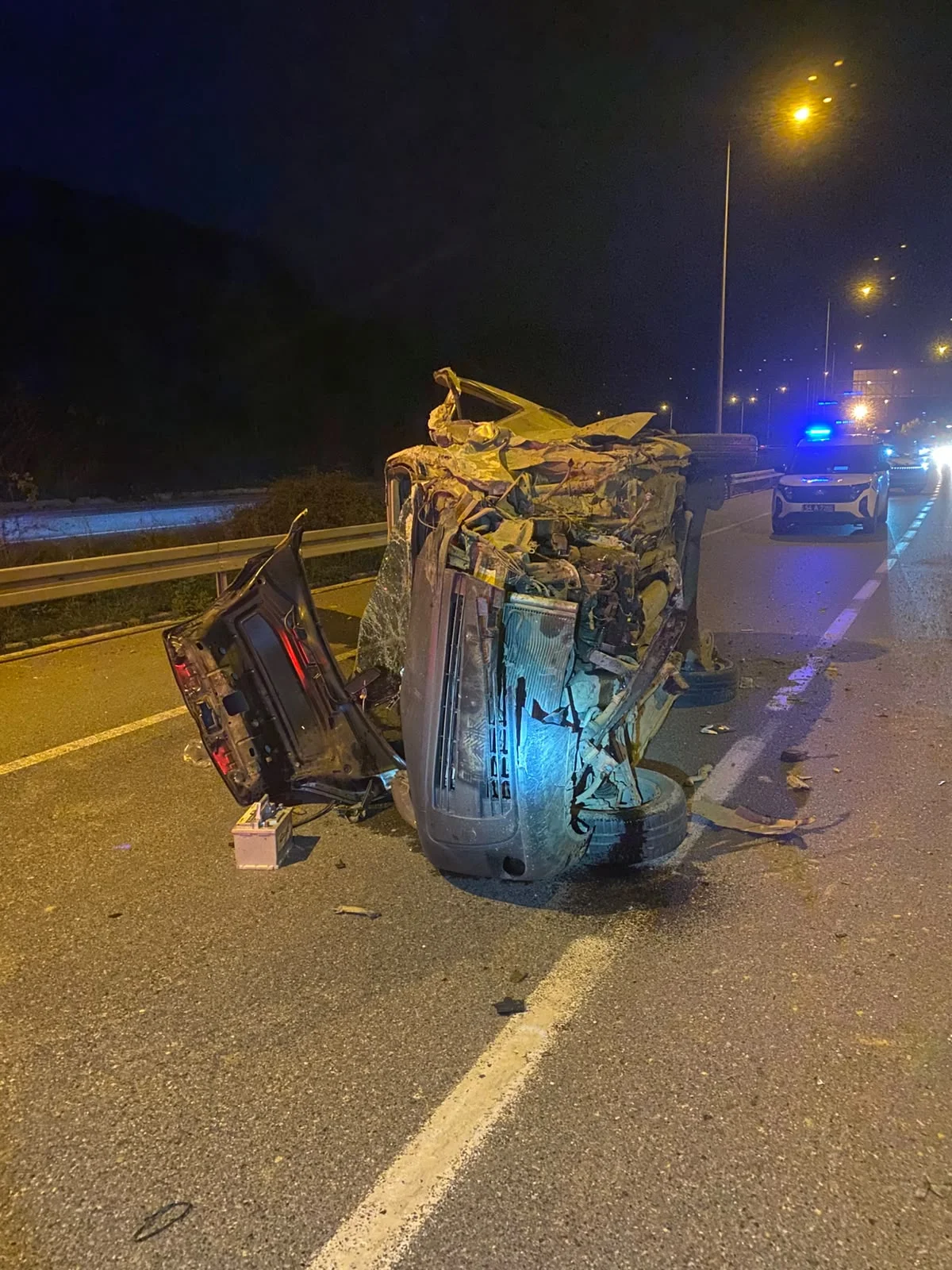 Sakarya'da Hafif Ticari Araç Kazası: Sürücü Hayatını Kaybetti