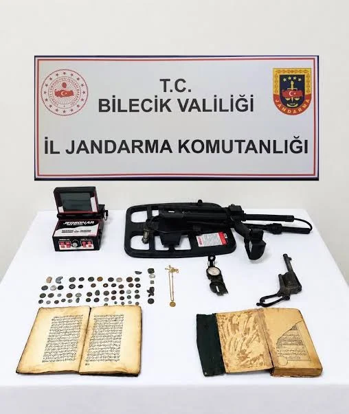 Bilecik'te sikke ve el yazması ele geçirildi