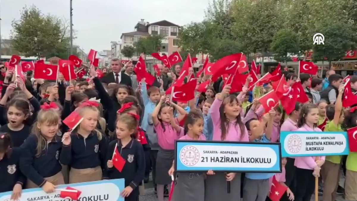 Sakarya'da Cumhuriyet Bayramı dolayısıyla çelenk sunma töreni yapıldı