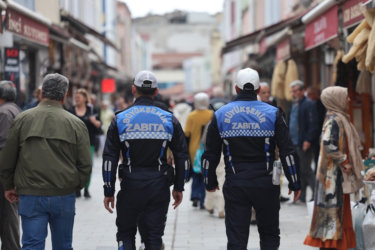 Büyükşehir Zabıtası’ndan Çark’ta ve Uzunçarşı’da sıkı denetim