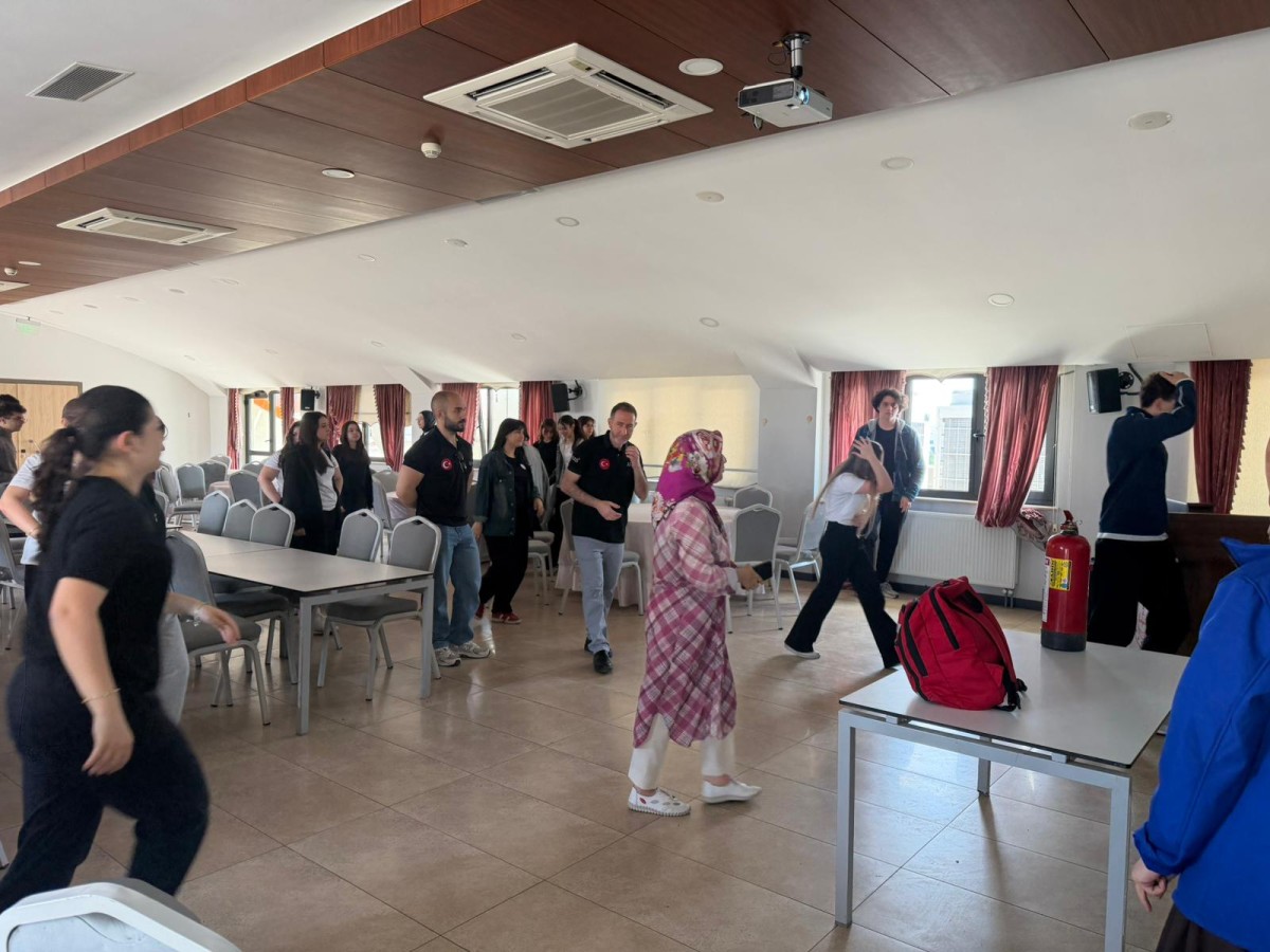 Serdivan’da Yangın Müdahalesi ve Güvenlik Önlemleri Uygulamalı Anlatıldı