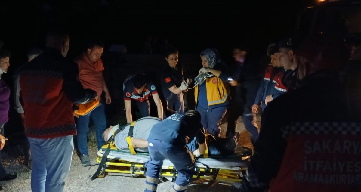 Sakarya'da devrilen cipteki 3 kişi yaralandı