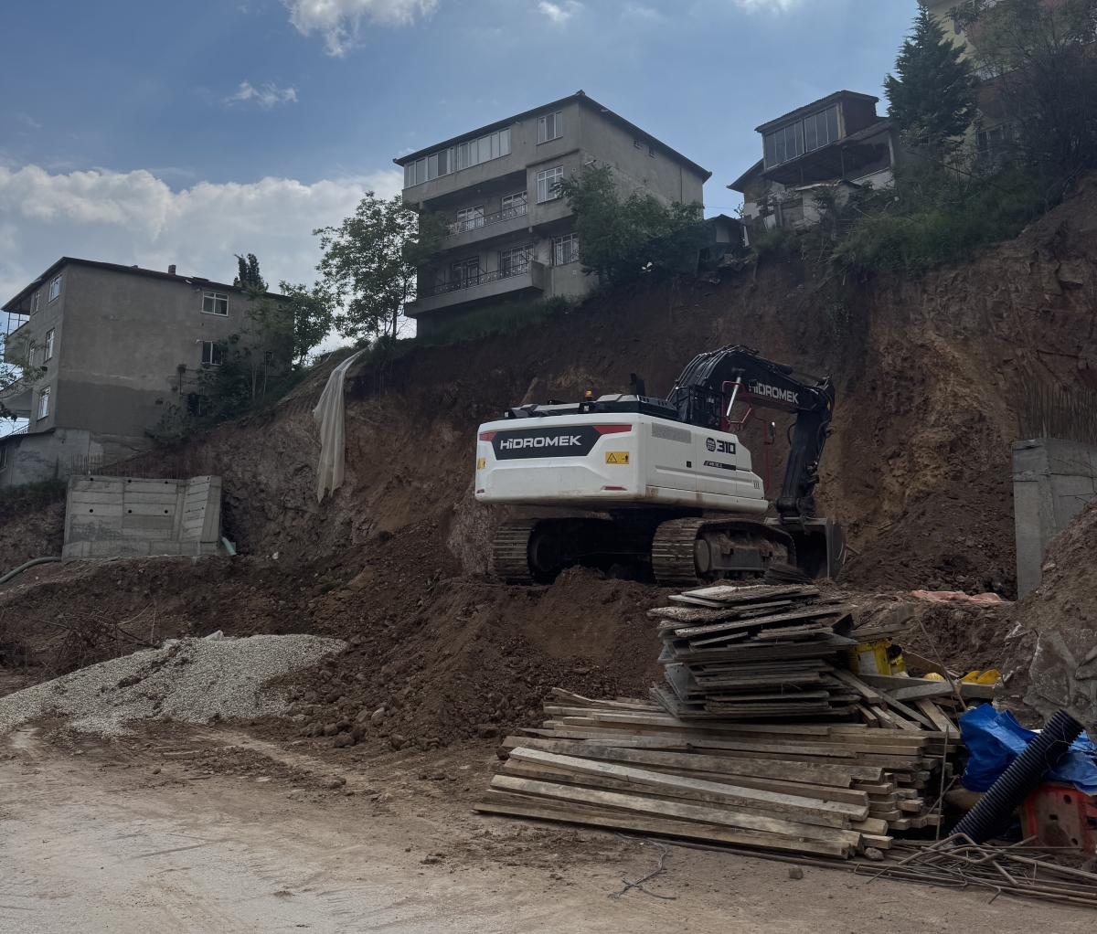 Kocaeli'de toprak kayması nedeniyle 5 bina tahliye edildi