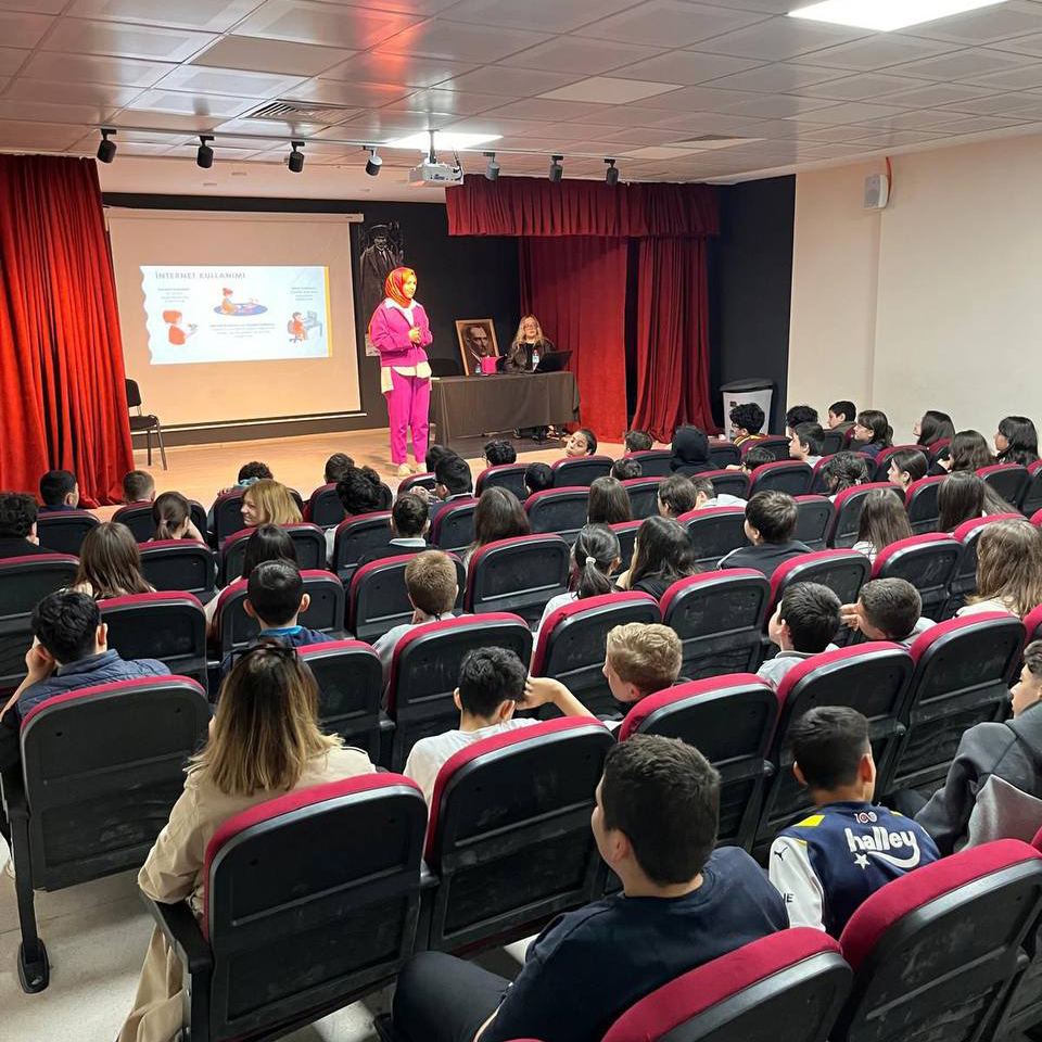 Büyükşehir’den öğrencilere “Dijital Denge” semineri