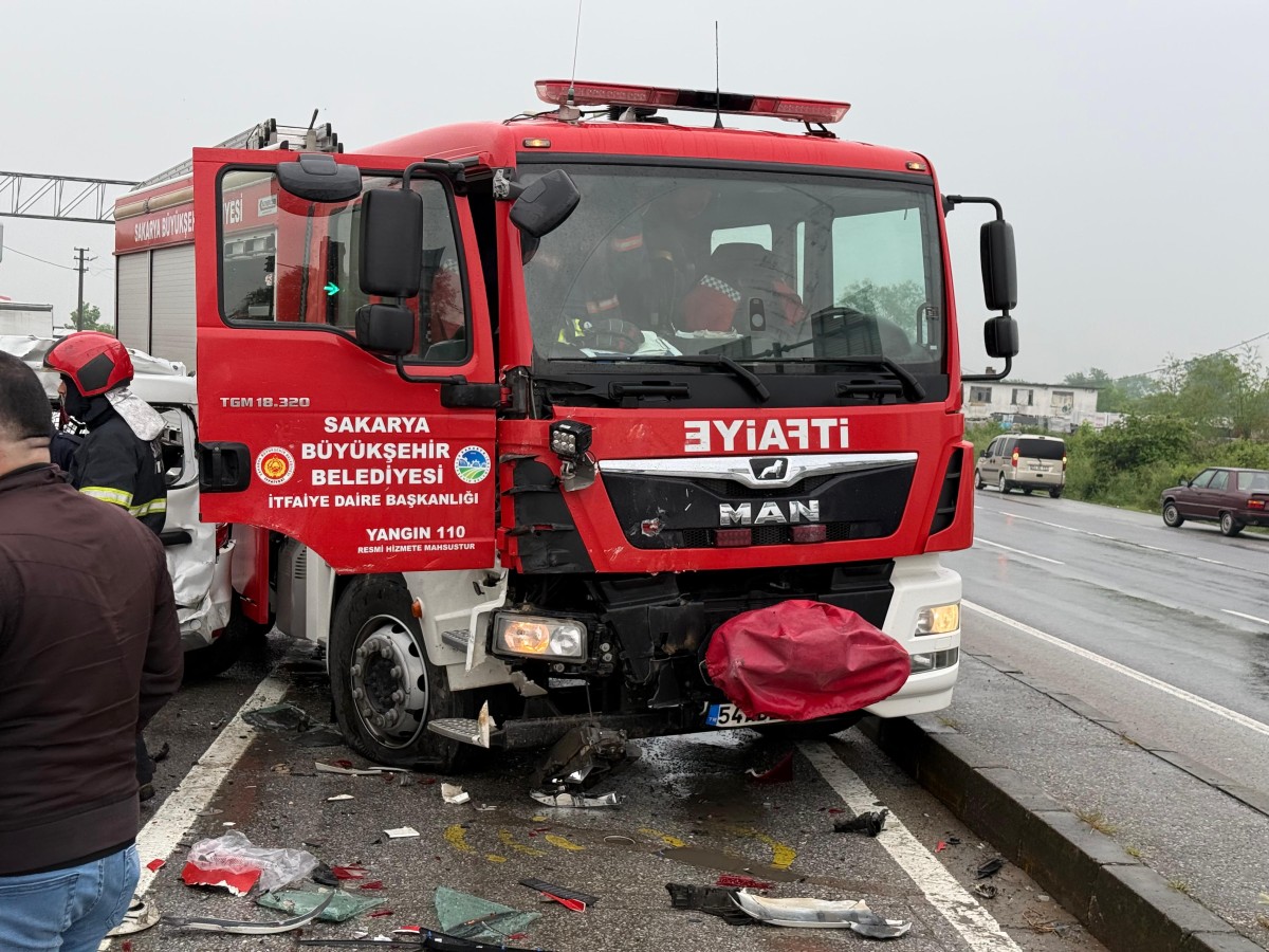 Sakarya'da zincirleme trafik kazasında 5 kişi yaralandı
