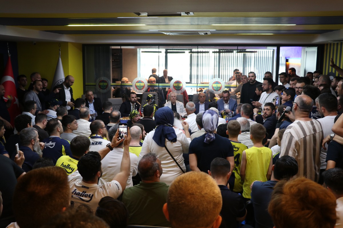 Aziz Yıldırım, Sakarya'da Fenerbahçelilerle bir araya geldi