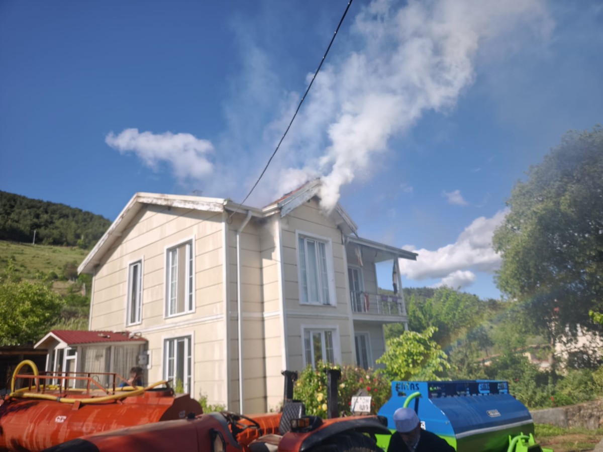 Sakarya'da bir villada çıkan yangın hasara neden oldu