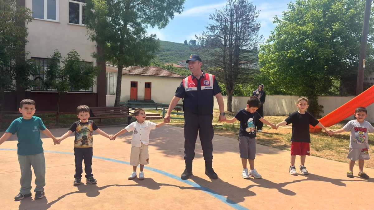 Sakarya'da jandarma ekiplerinden minik öğrencilere çevre bilinci eğitimi