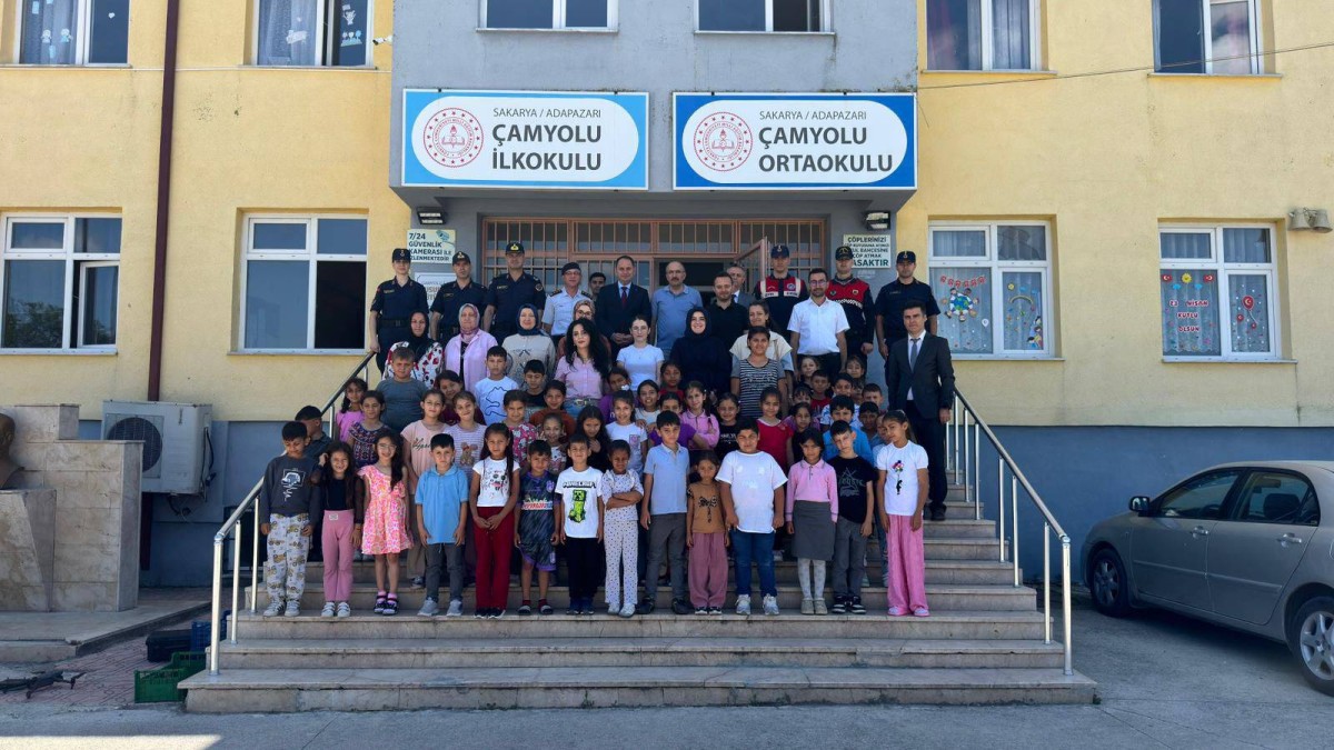 Sakarya'da jandarma ekipleri minik öğrencilere çevre eğitimi verdi