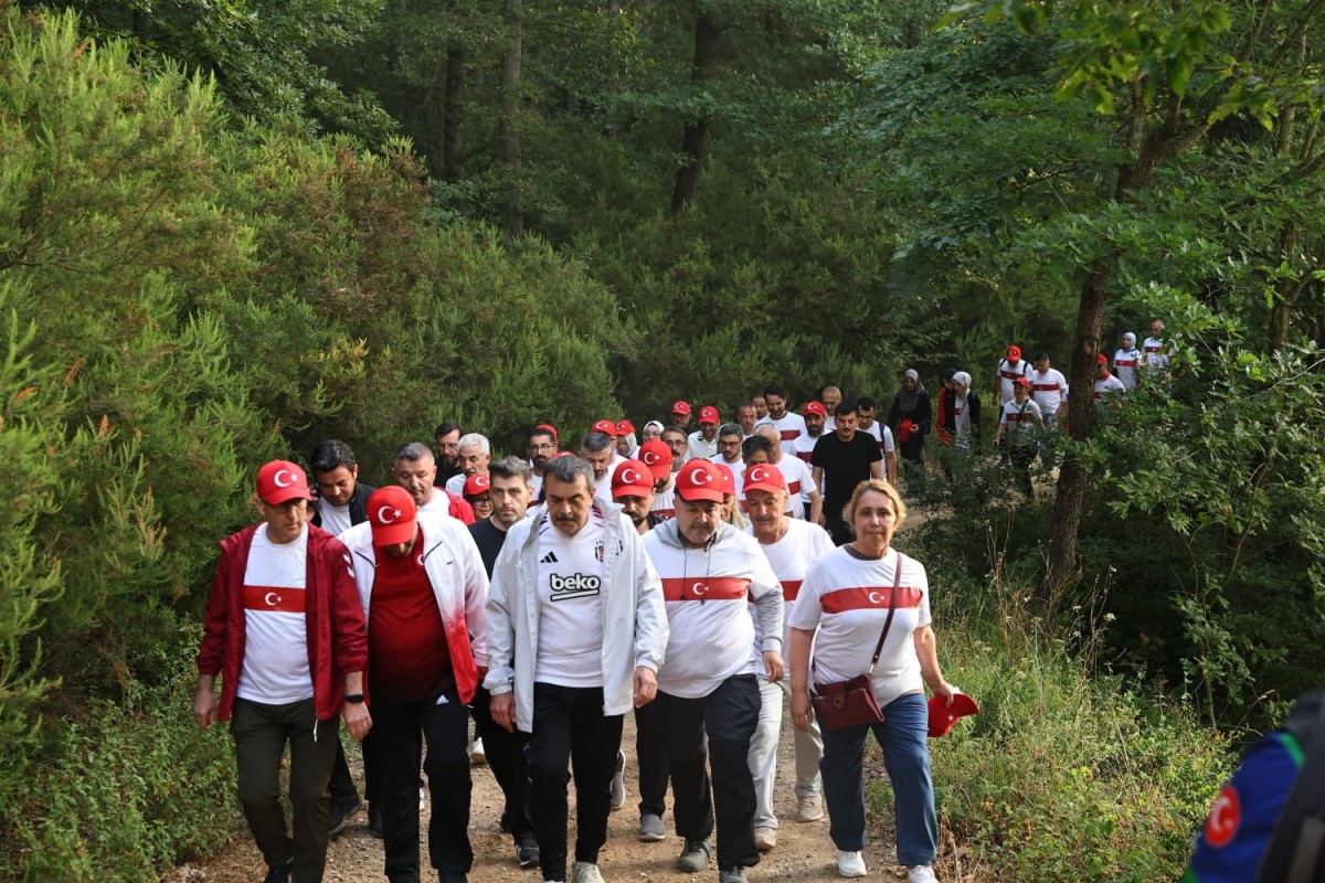 Milli Eğitim Bakanı Tekin, Sakarya İl Ormanı'nda öğretmenlerle yürüyüş yaptı