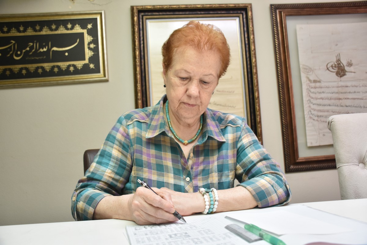 Vasfiye Dinç emekliliğinde tanıştığı hat sanatı tutkusu oldu