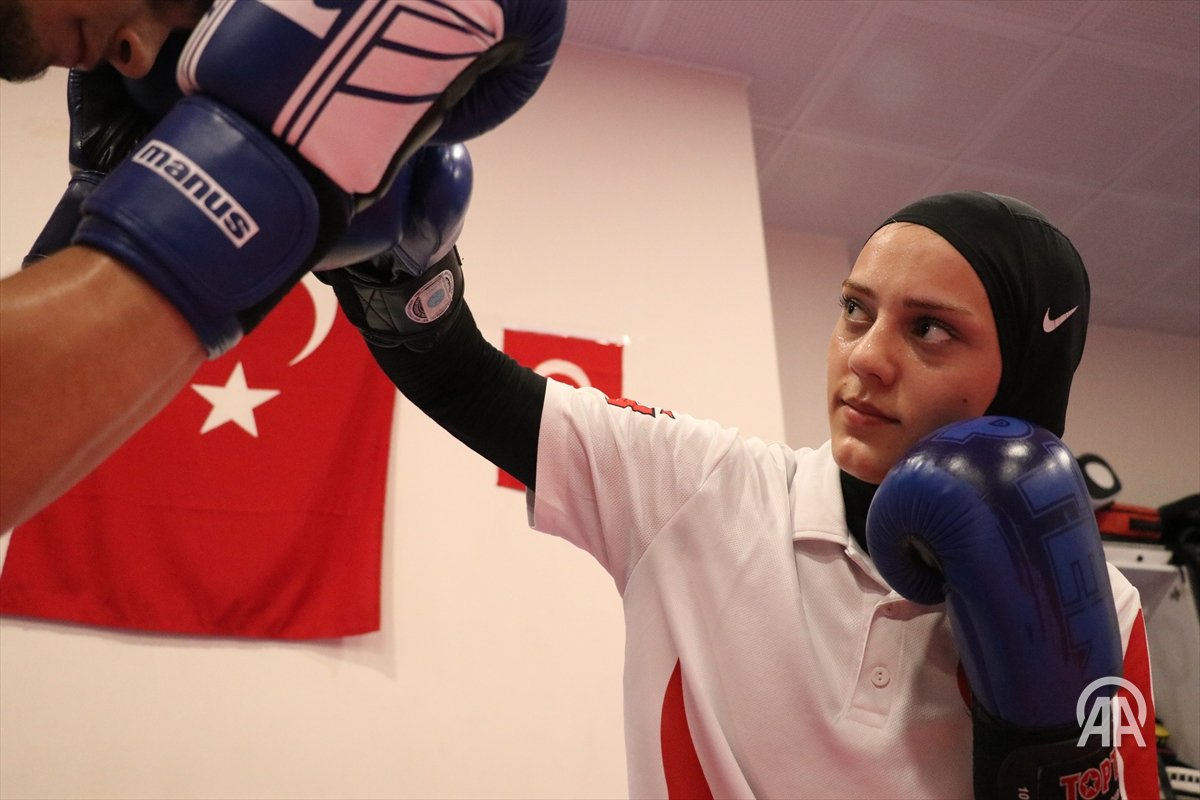 Milli kick boksçu Derya Kara'nın ilk dünya şampiyonası heyecanı