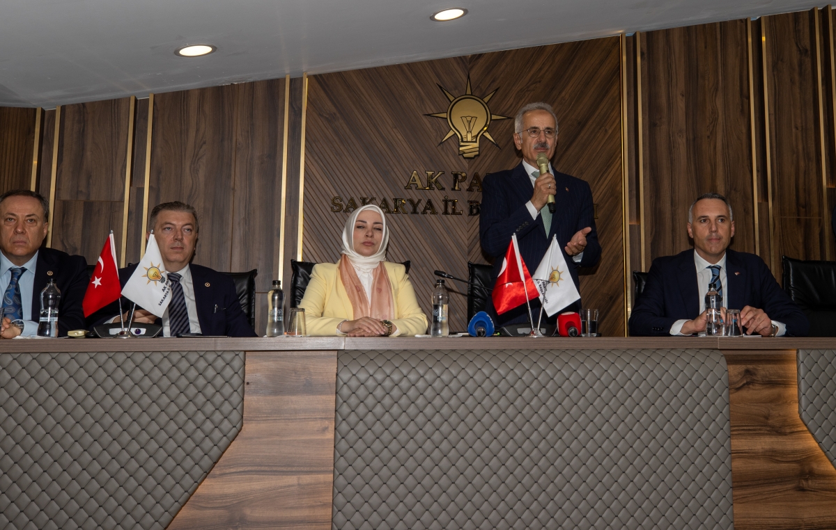 Bakan Uraloğlu Sakarya'da konuştu: Köprüler, tüneller yapıyoruz, elbette yapacağız