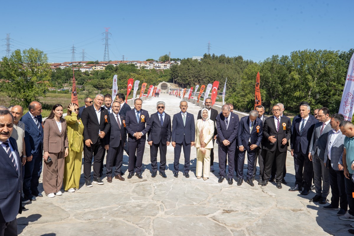 Bakan Uraloğlu, Sakarya'da tarihi Sangarios Köprüsü'nün açılışına katıldı