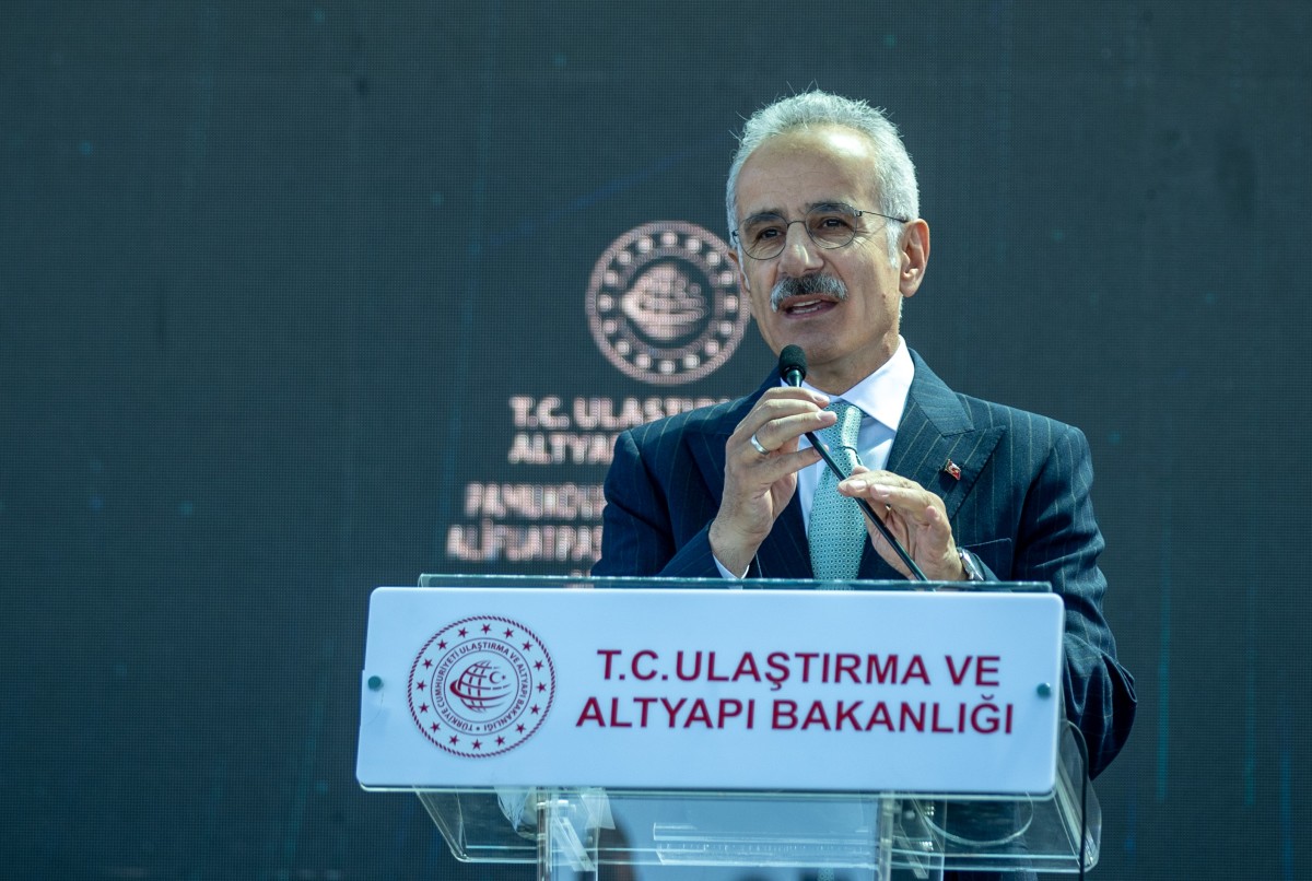 Bakan Uraloğlu Sakarya'da YHT istasyonu ve köprülü kavşak açılışına katıldı