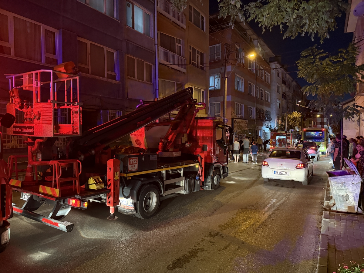 Bursa'da bir evde çıkan yangında 1 kişi hayatını kaybetti