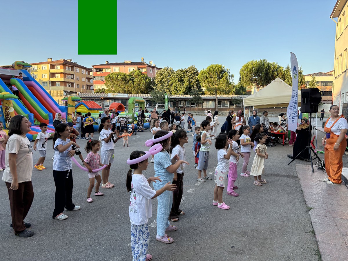 Gezgin Çocuk Atölyesi temmuzda 9 ilçede 4 bini aşkın çocuğun yüzünü güldürdü