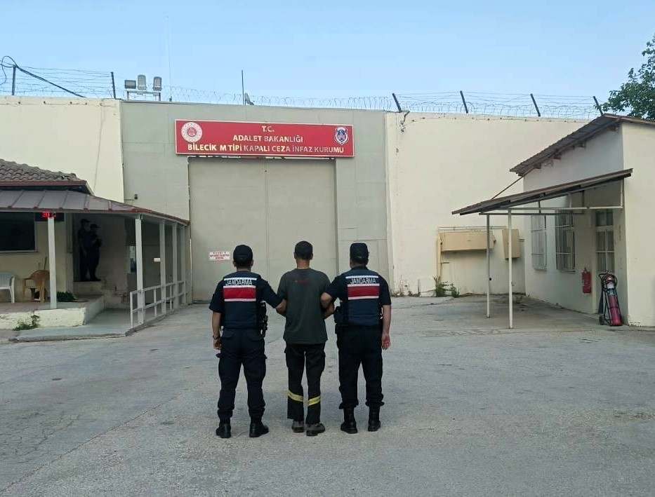 Bilecik'te kaza sonrası uyuşturucu aparatı bulunan tırın sürücüsü tutuklandı