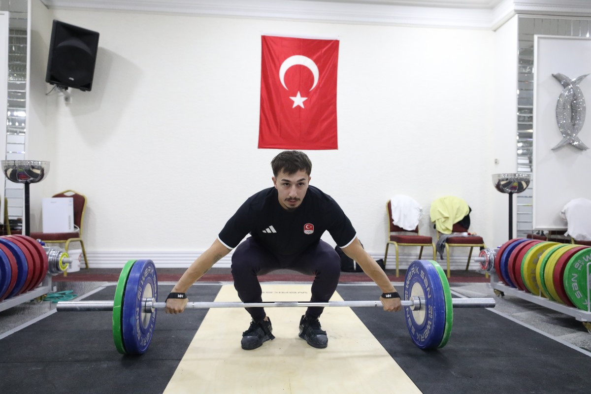 Milli halterci Yusuf Fehmi Genç, şampiyonluk ünvanını sürdürmek istiyor