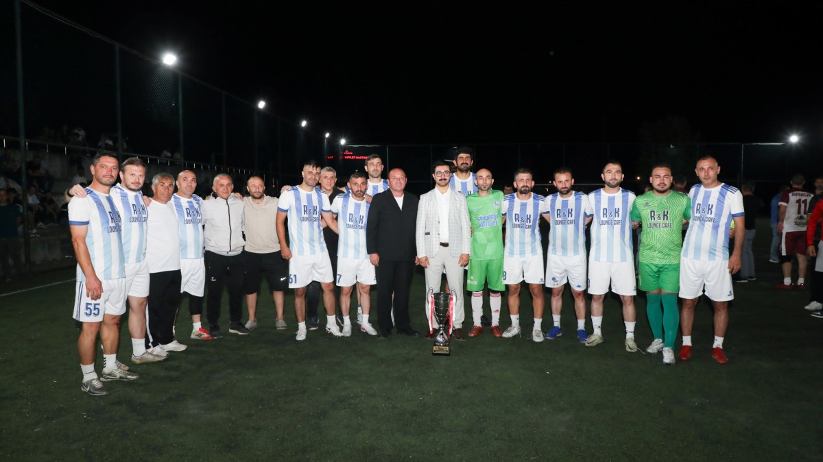 Ferizli’de 15 Temmuz Futbol Heyecanı Kupa Töreniyle Sona Erdi
