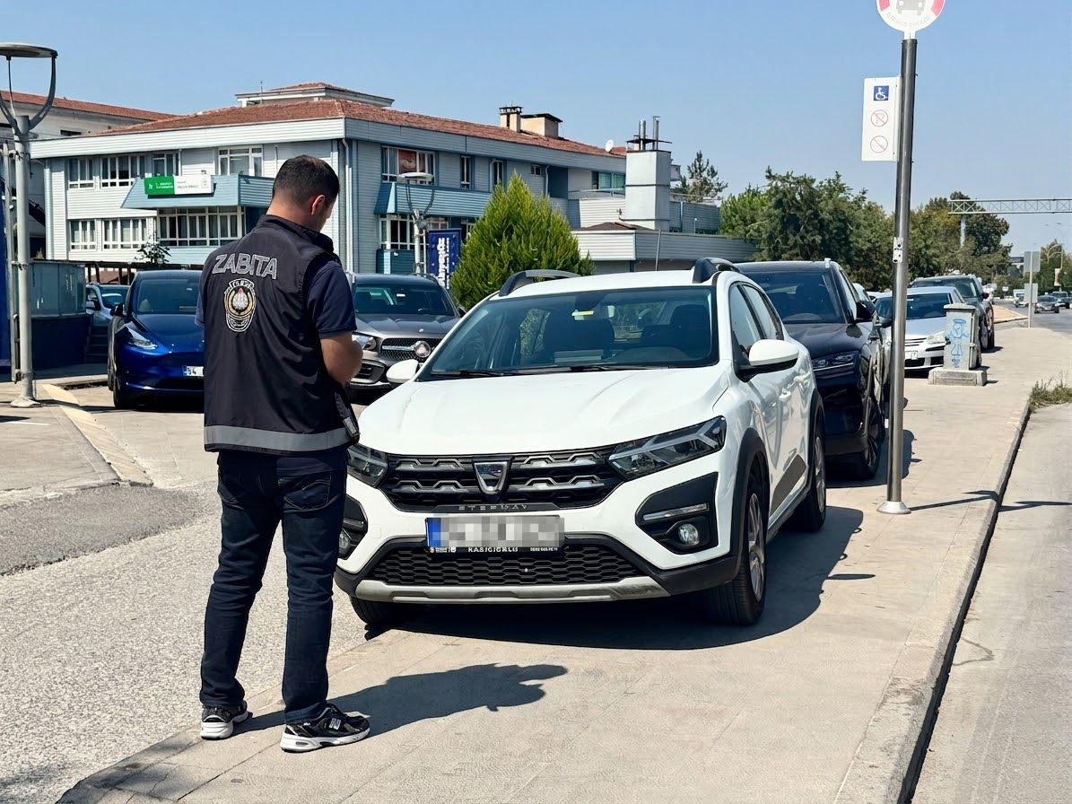 Serdivan’da Kaldırıma Park Eden Araçlara Cezai İşlem