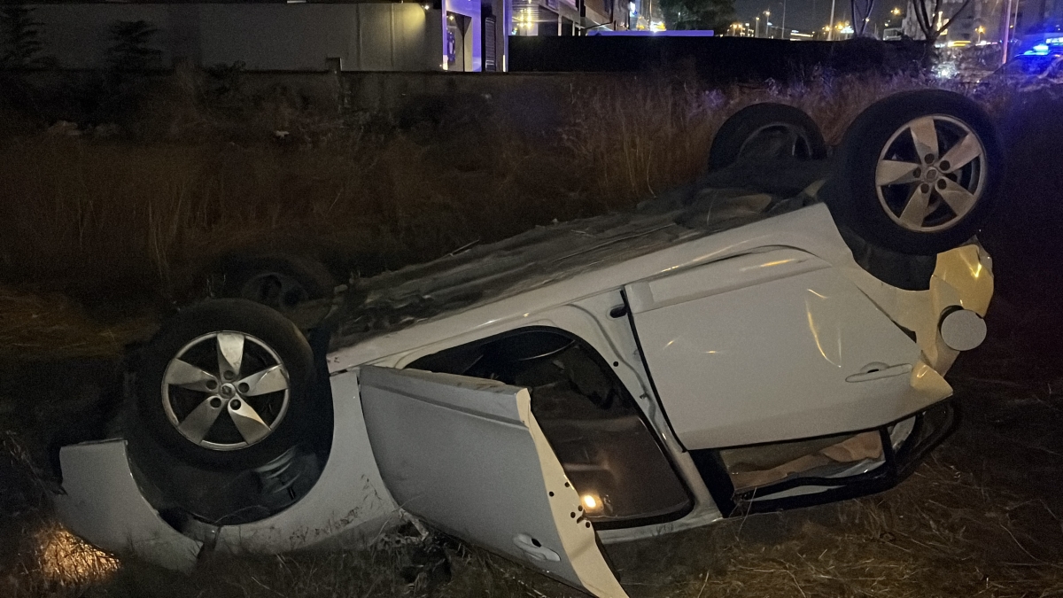 Bursa'da şarampole devrilen otomobildeki 5 kişi yaralandı