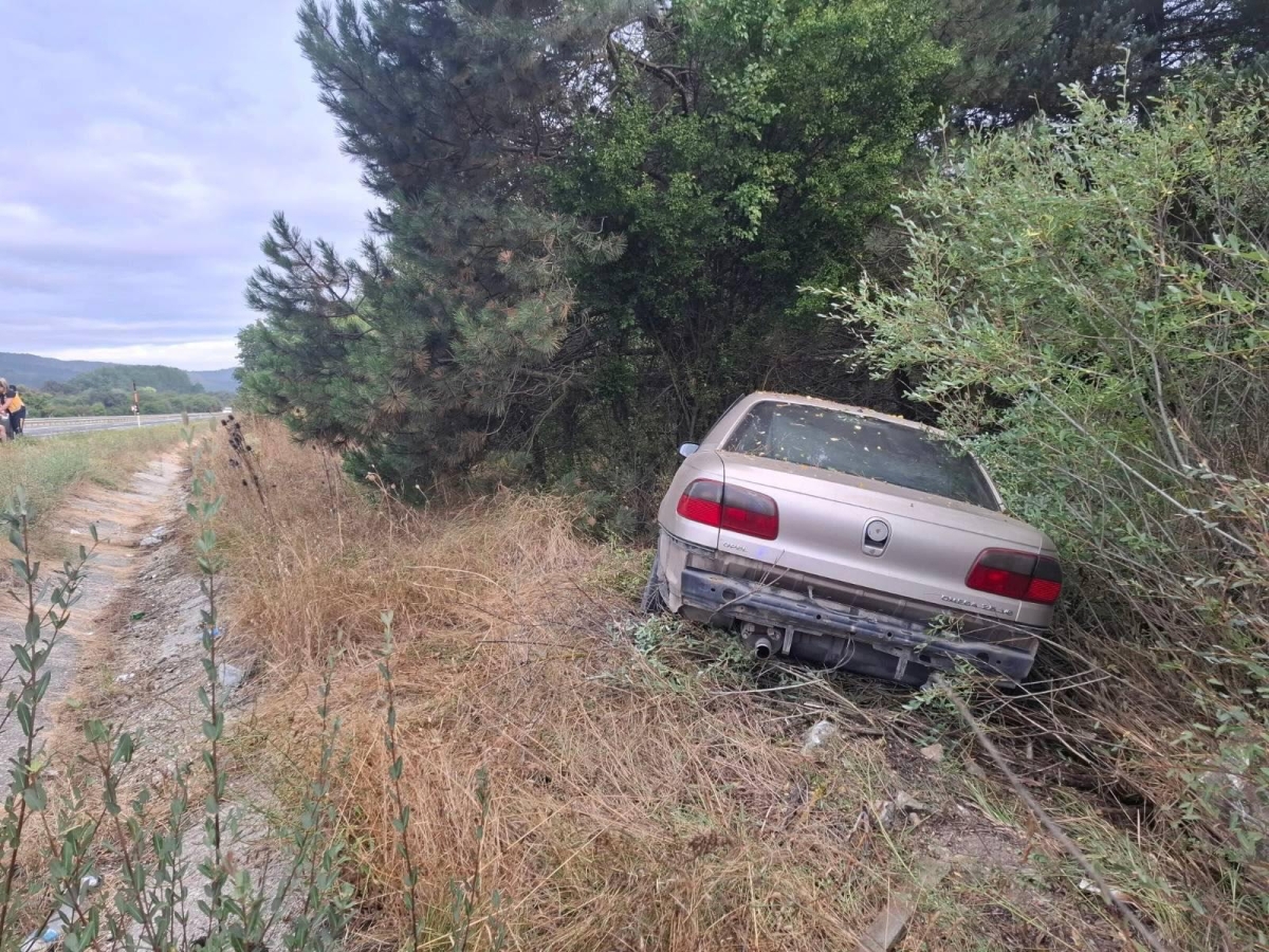 Bilecik'te otomobilin ağaca çarptığı kazada 4 kişi yaralandı