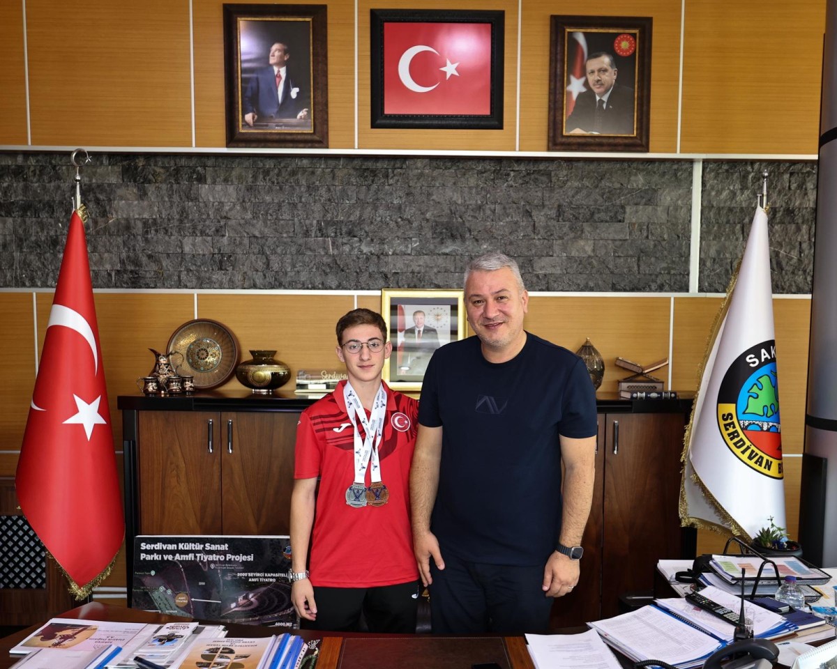 Serdivan Belediye Başkanı Osman Çelik Başarılı Sporcuları Ödüllendirdi