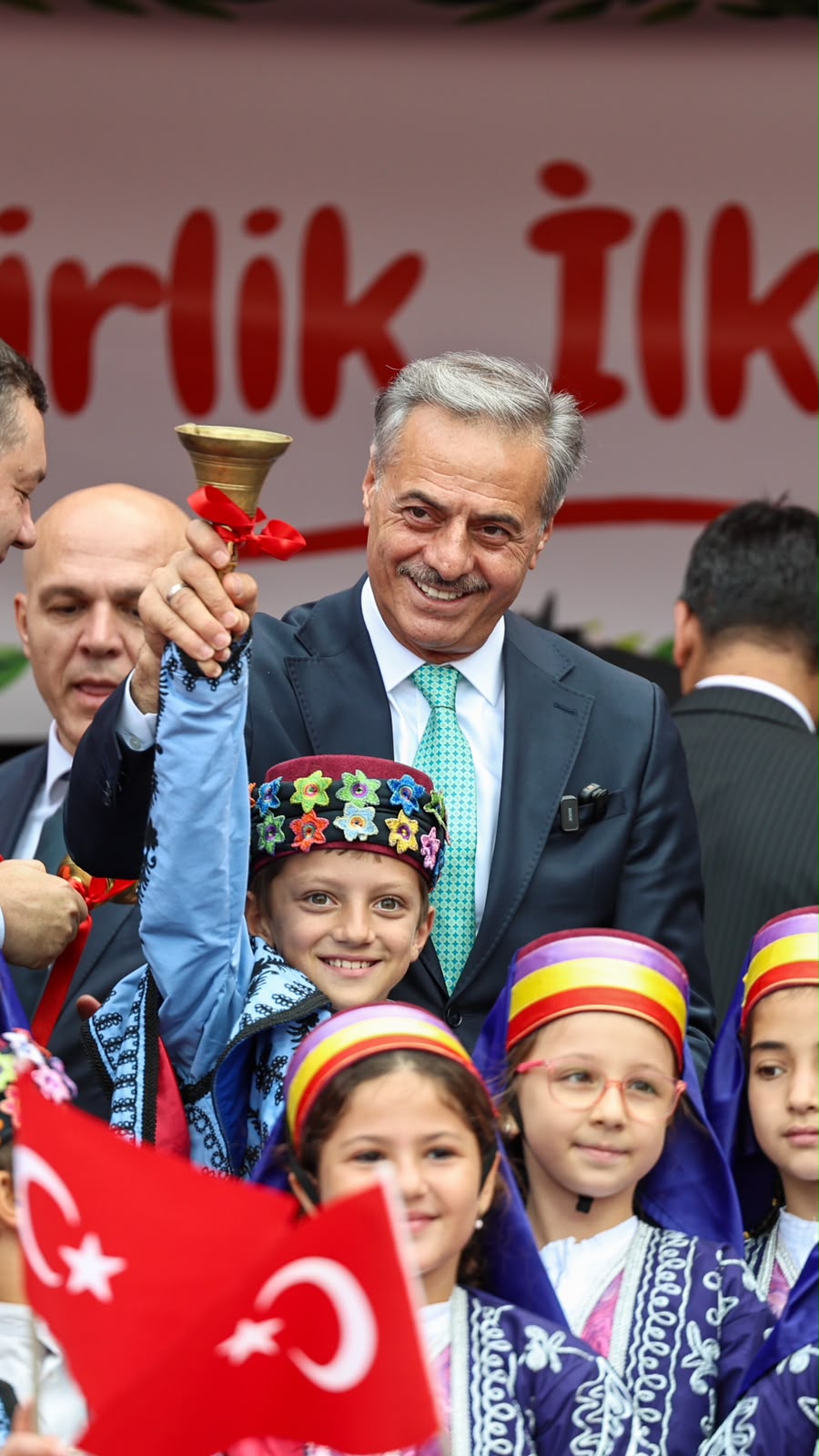 Başkan Alemdar, “Evlatlarımızın ve gençlerimizin her zaman, her alanda yanında olacağız”