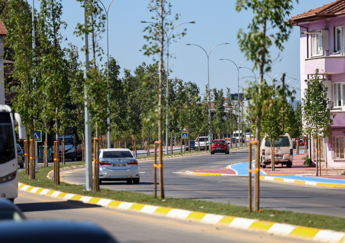 Büyükşehir’in yeni ulaşım aksı geceleri de şehre ışık katıyor