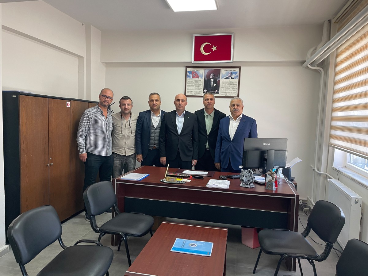 MHP ADAPAZARI OKULLARI ZİYARET ETTİ