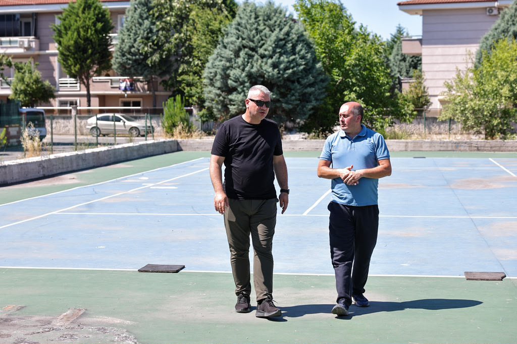 Serdivan’da Tenis Kortu Yenileniyor, Padel Sahası Geliyor