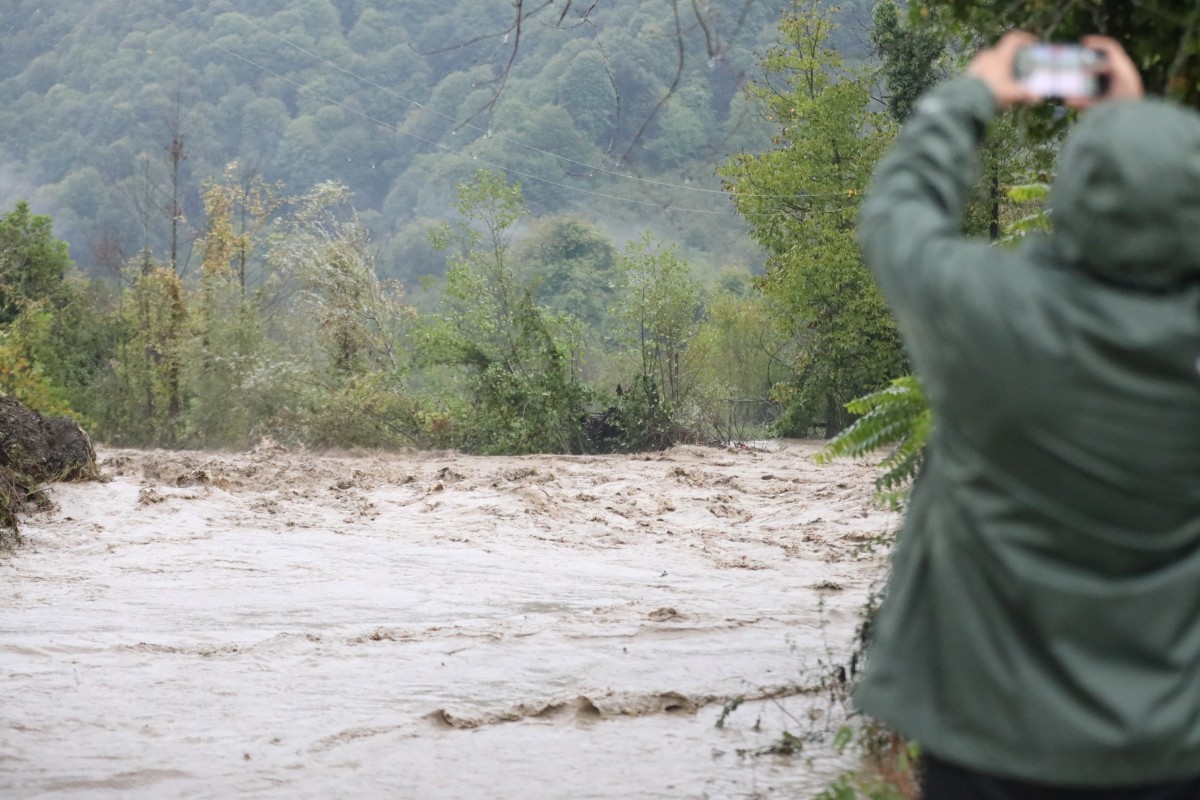 Sakarya'da kuvvetli yağış nedeniyle dereler taştı