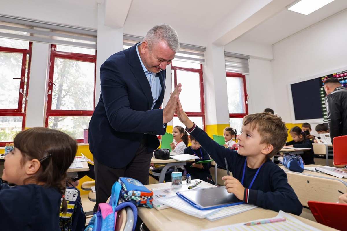 Osman Çelik'ten Minik Öğrencilere Sürpriz Ziyaret