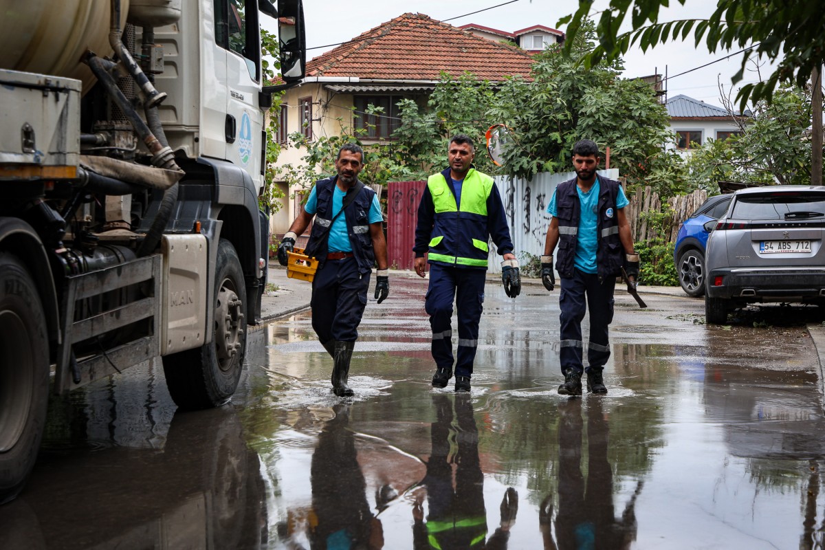 Şehri etkisi altına alan sağanak yağışın izleri siliniyor