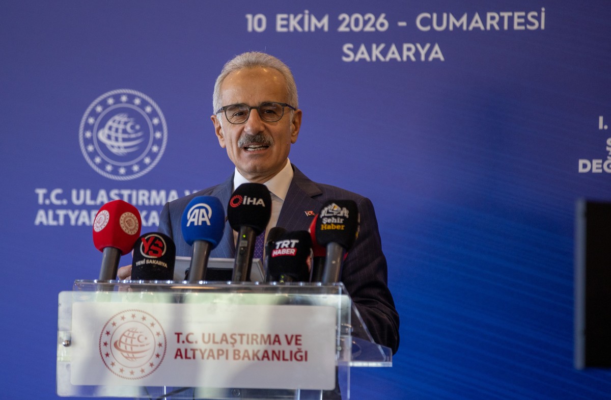 Bakan Uraloğlu, Sakarya'da havacılık zirvesinde konuştu
