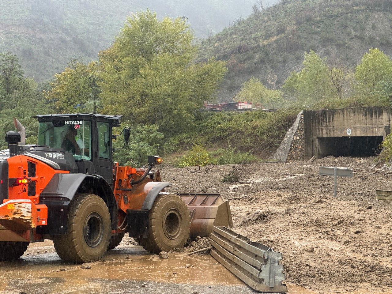 Sakarya'da sağanak nedeniyle evlerinde mahsur kalan 8 kişi kurtarıldı